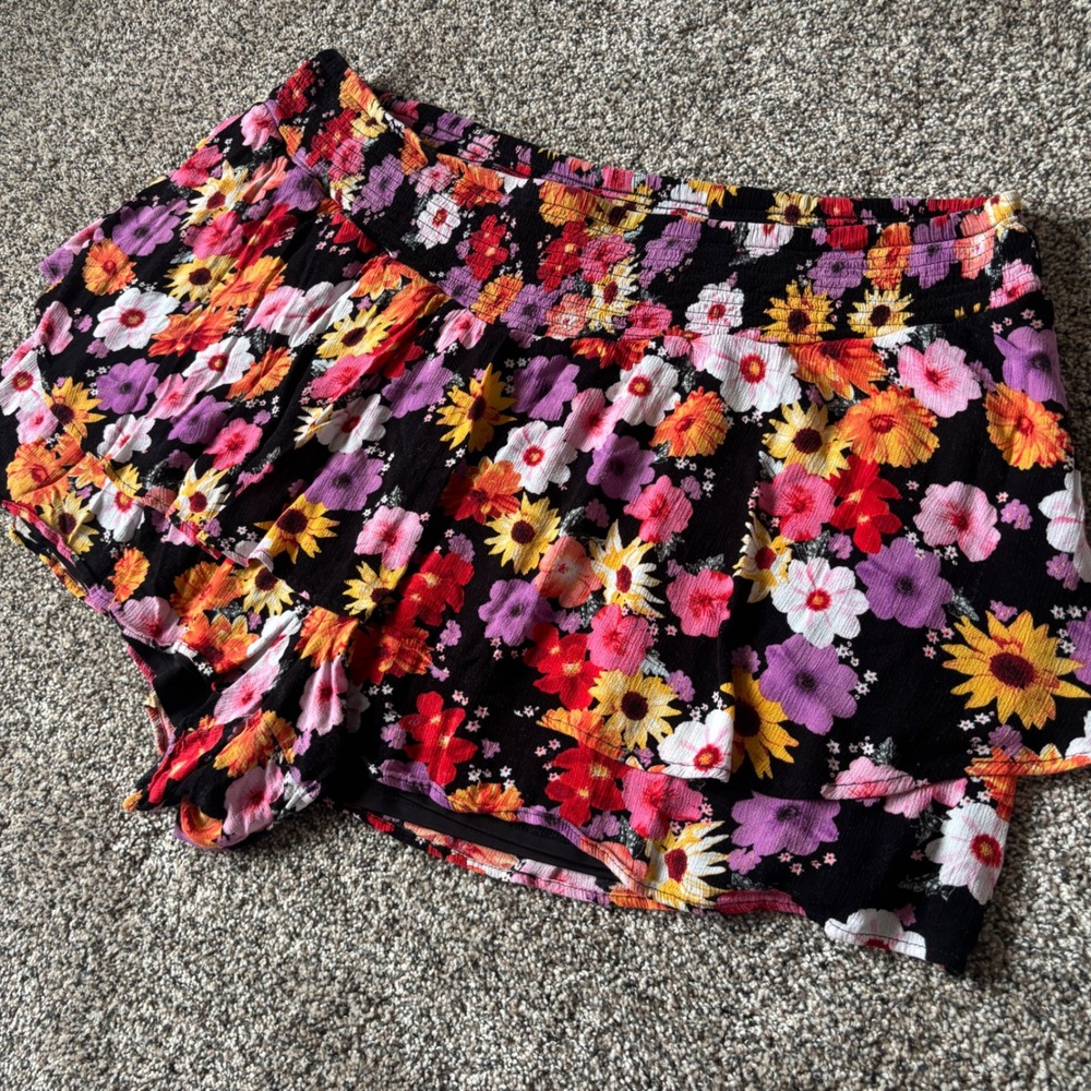 Torrid 3.5 Inch Short Gauze High-Rise Ruffle Hem Short Size 5 #17656922